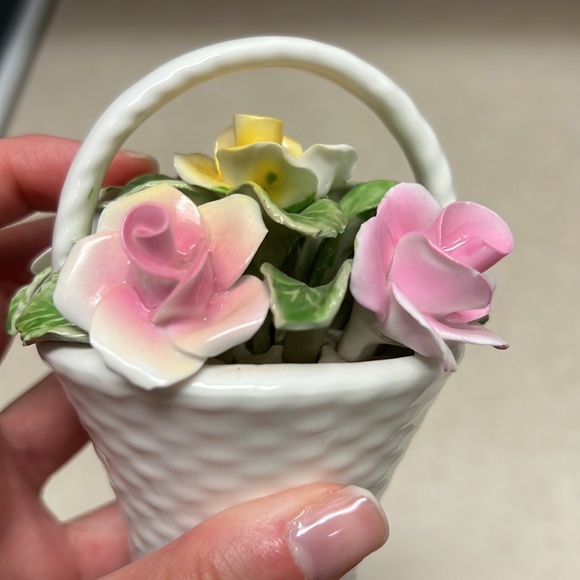 Radnor Bone China Basket of flowers - Picture 5 of 5